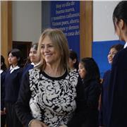 Profesora de tecnica vocal.Graduada en el Teatro Colon